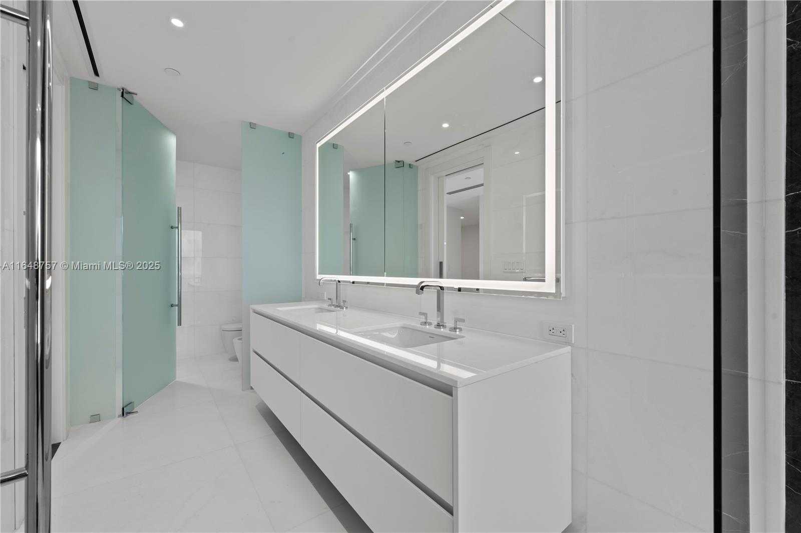 Small Image of 300 Biscayne Blvd Way, Miami, FL 33131, USA Number 17