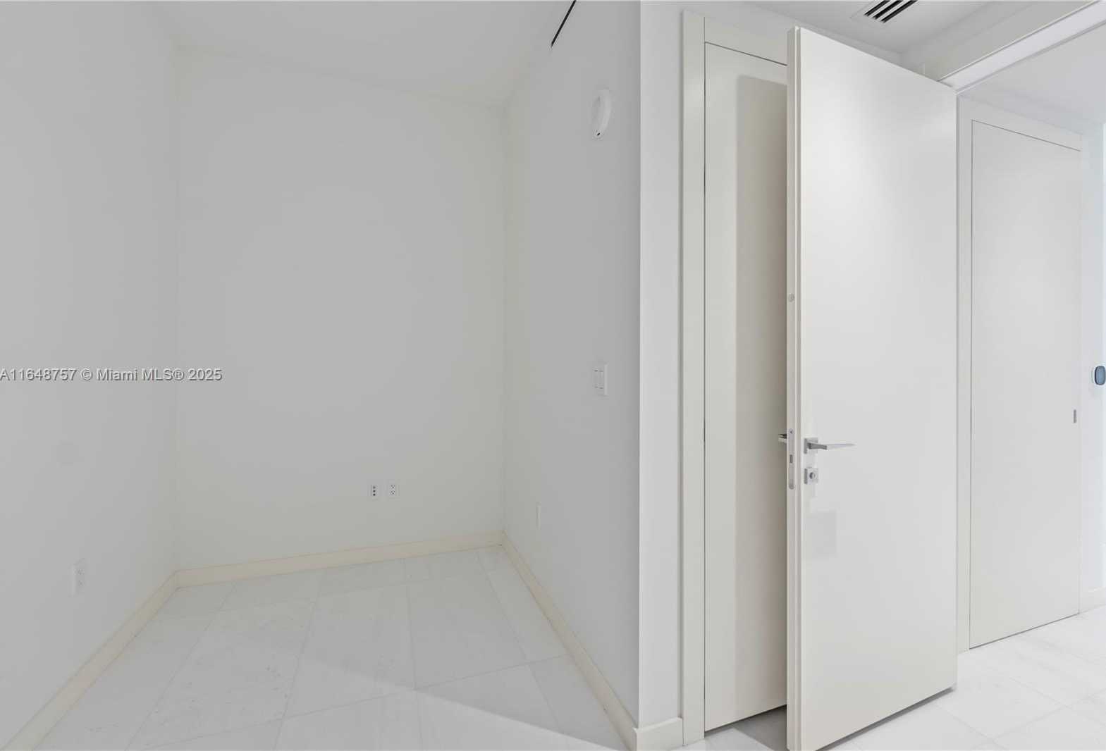 Small Image of 300 Biscayne Blvd Way, Miami, FL 33131, USA Number 21