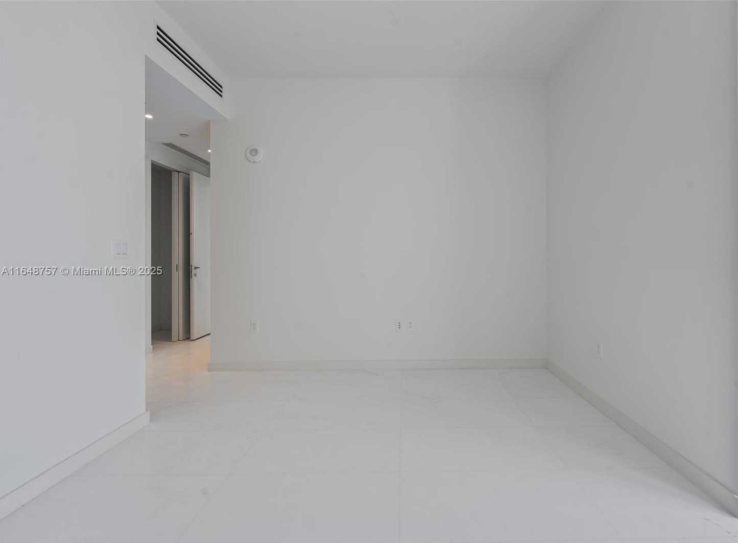 Small Image of 300 Biscayne Blvd Way, Miami, FL 33131, USA Number 29