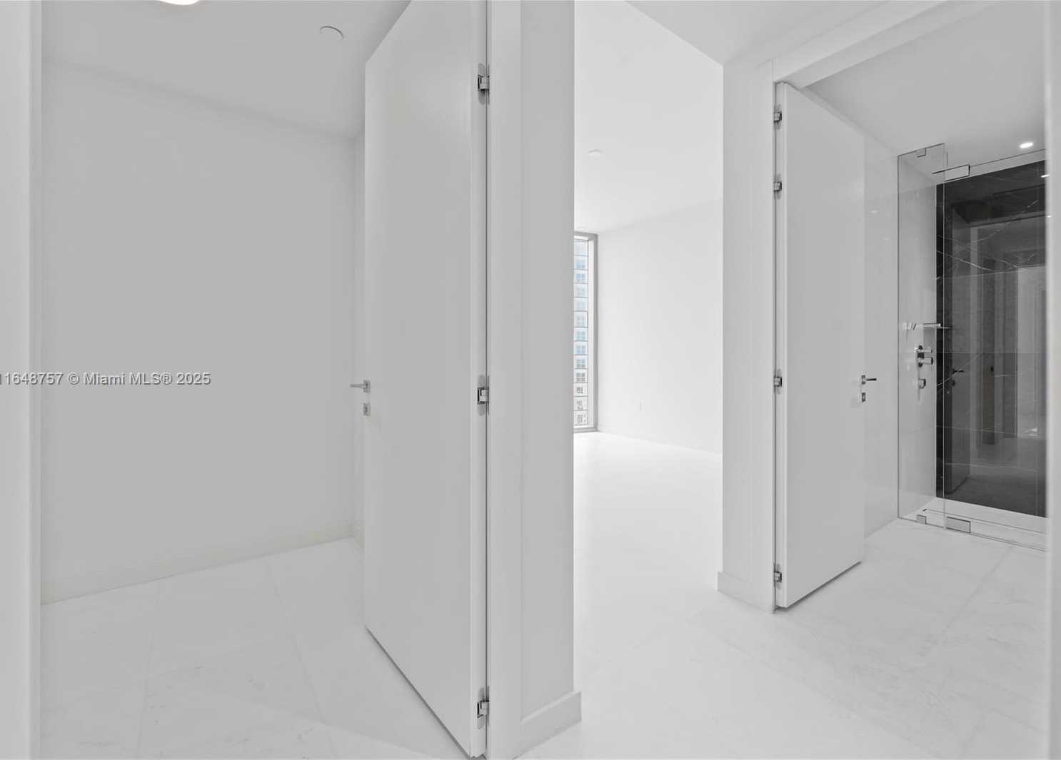 Small Image of 300 Biscayne Blvd Way, Miami, FL 33131, USA Number 30