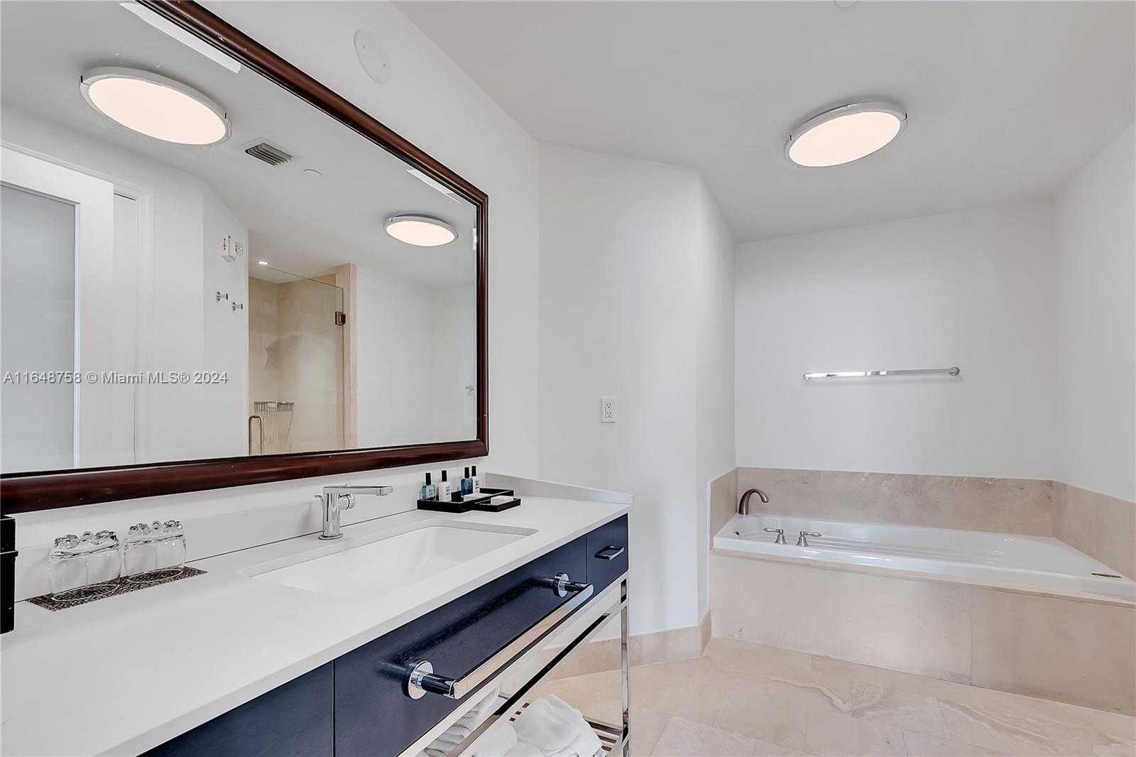 Small Image of 4401 COLLINS AVE #2406, Miami Beach Number 13