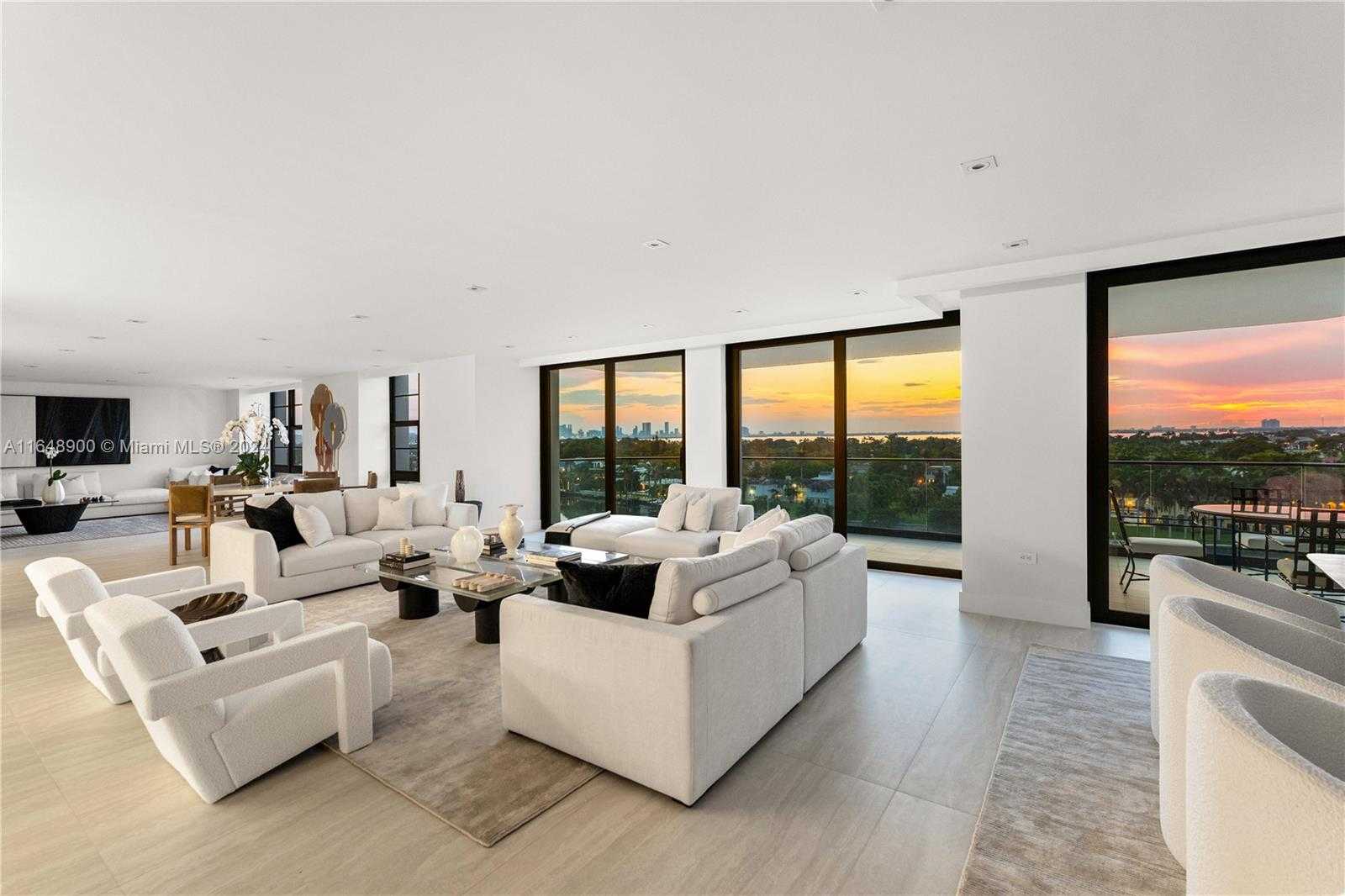 Small Image of 5500 COLLINS AVE #901 & 902, Miami Beach Number 2