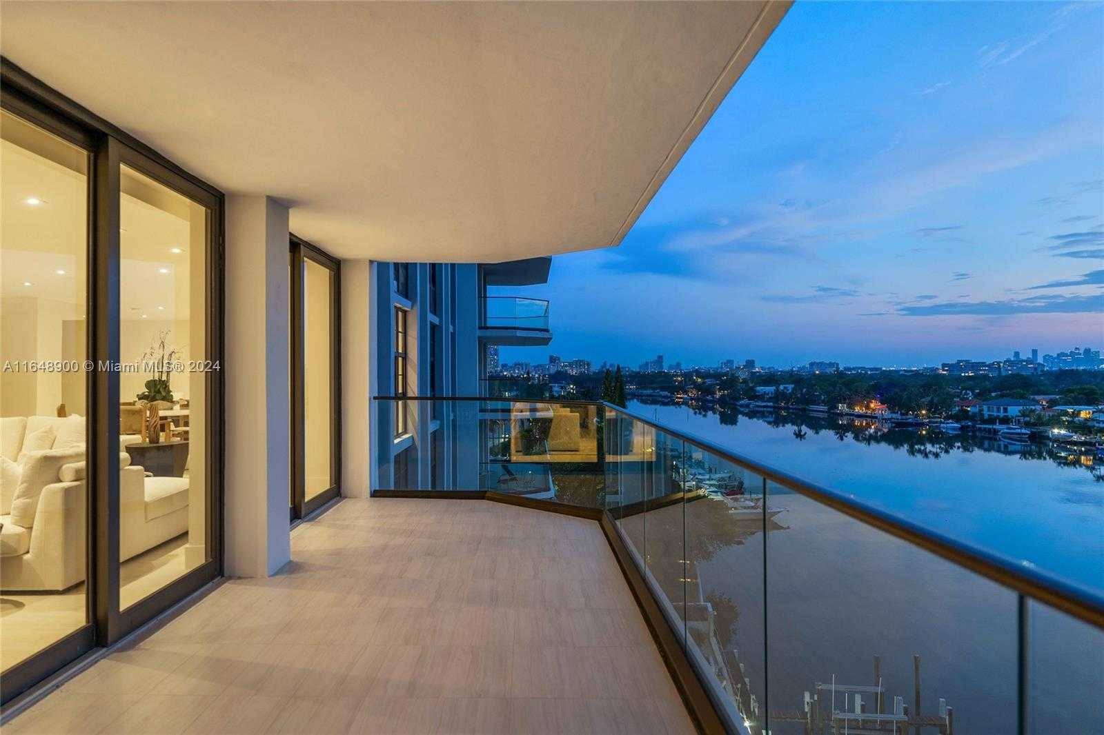 Small Image of 5500 COLLINS AVE #901 & 902, Miami Beach Number 9