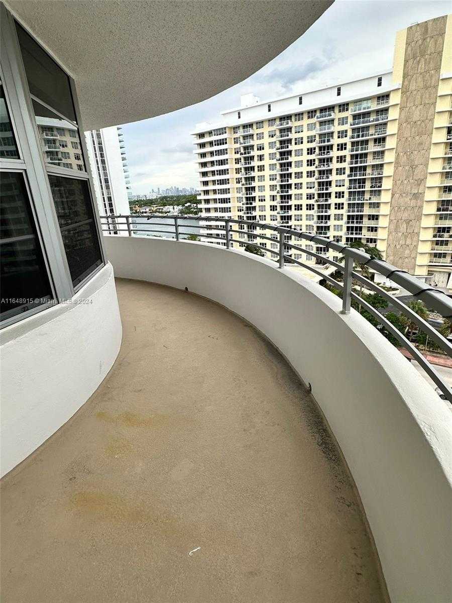 Small Image of 5555 COLLINS AVE #10B, Miami Beach Number 11