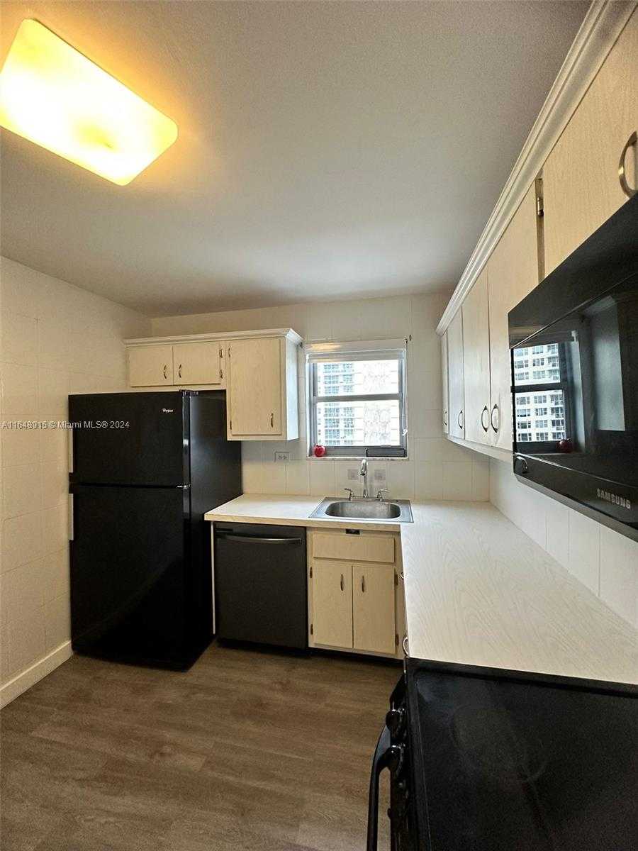 Small Image of 5555 COLLINS AVE #10B, Miami Beach Number 14