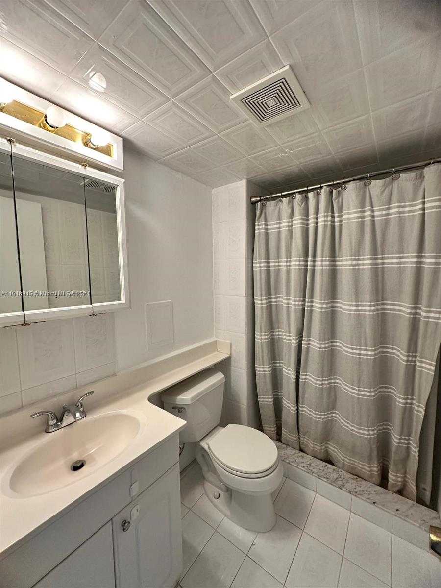 Small Image of 5555 COLLINS AVE #10B, Miami Beach Number 15