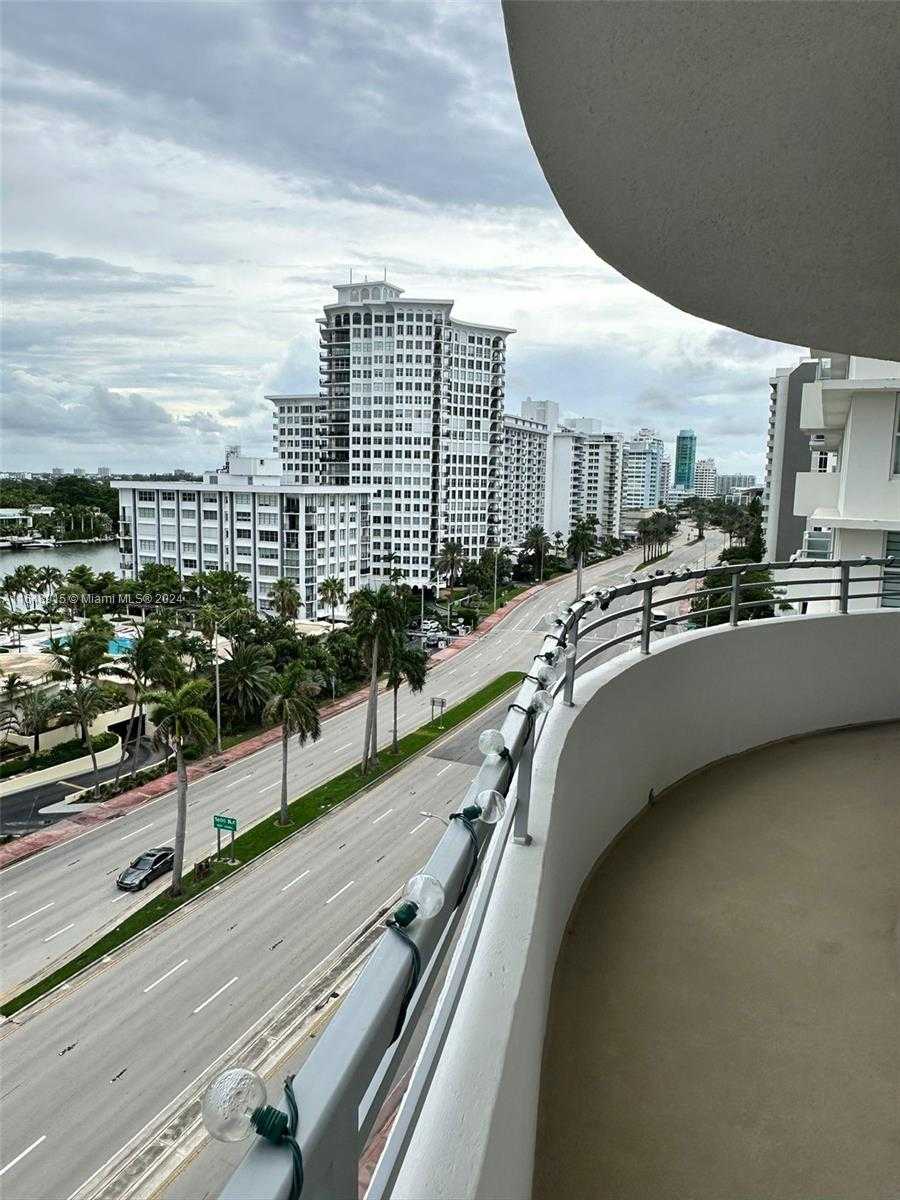 Small Image of 5555 COLLINS AVE #10B, Miami Beach Number 2
