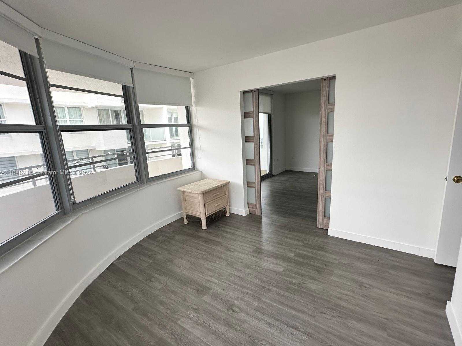 Small Image of 5555 COLLINS AVE #10B, Miami Beach Number 20