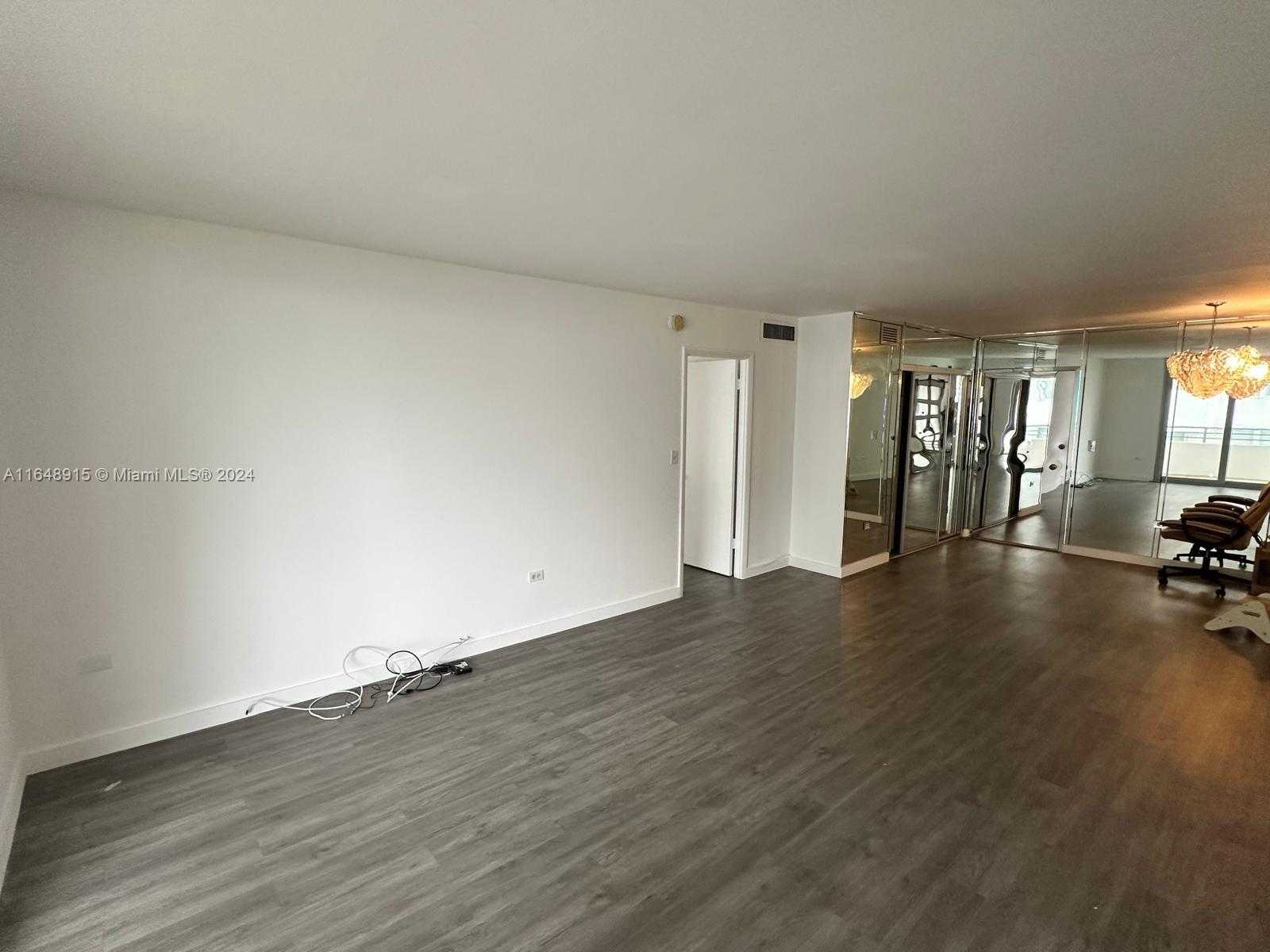 Small Image of 5555 COLLINS AVE #10B, Miami Beach Number 24