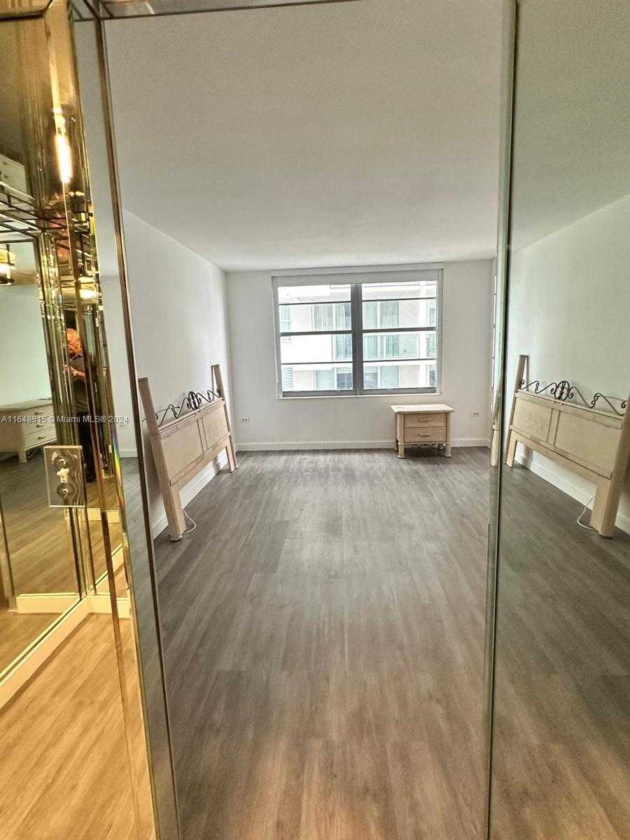 Small Image of 5555 COLLINS AVE #10B, Miami Beach Number 26
