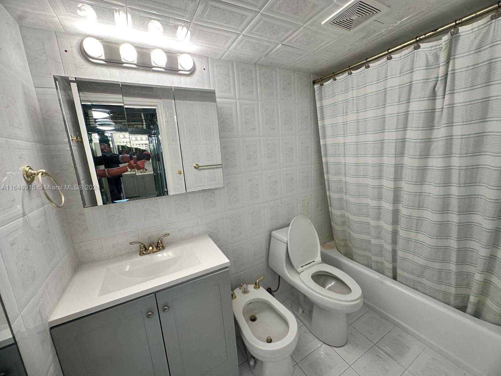 Small Image of 5555 COLLINS AVE #10B, Miami Beach Number 28