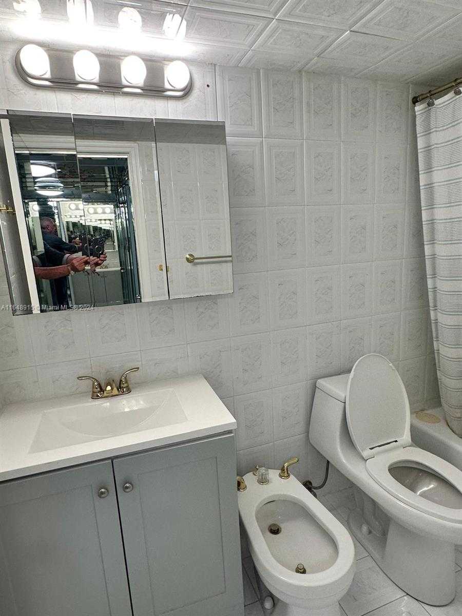 Small Image of 5555 COLLINS AVE #10B, Miami Beach Number 29