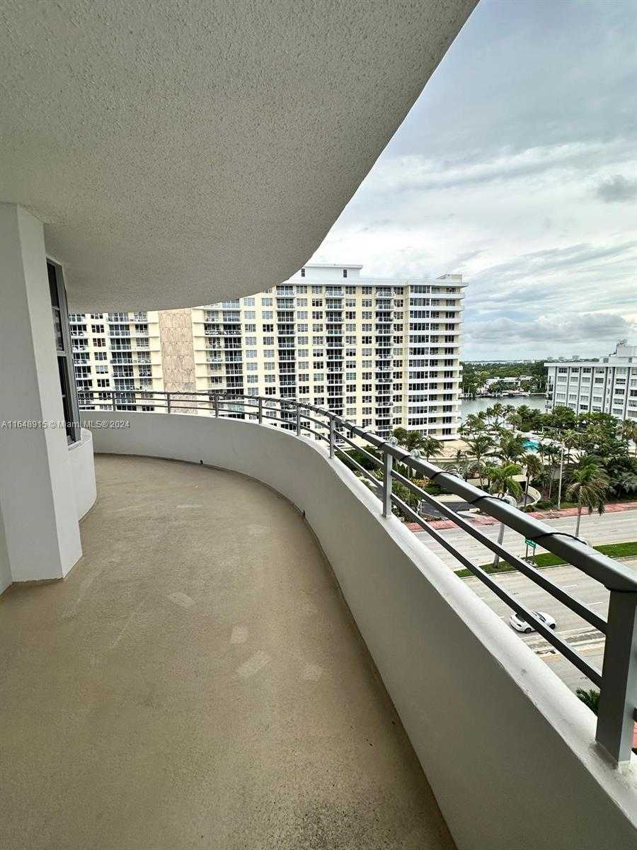Small Image of 5555 COLLINS AVE #10B, Miami Beach Number 3
