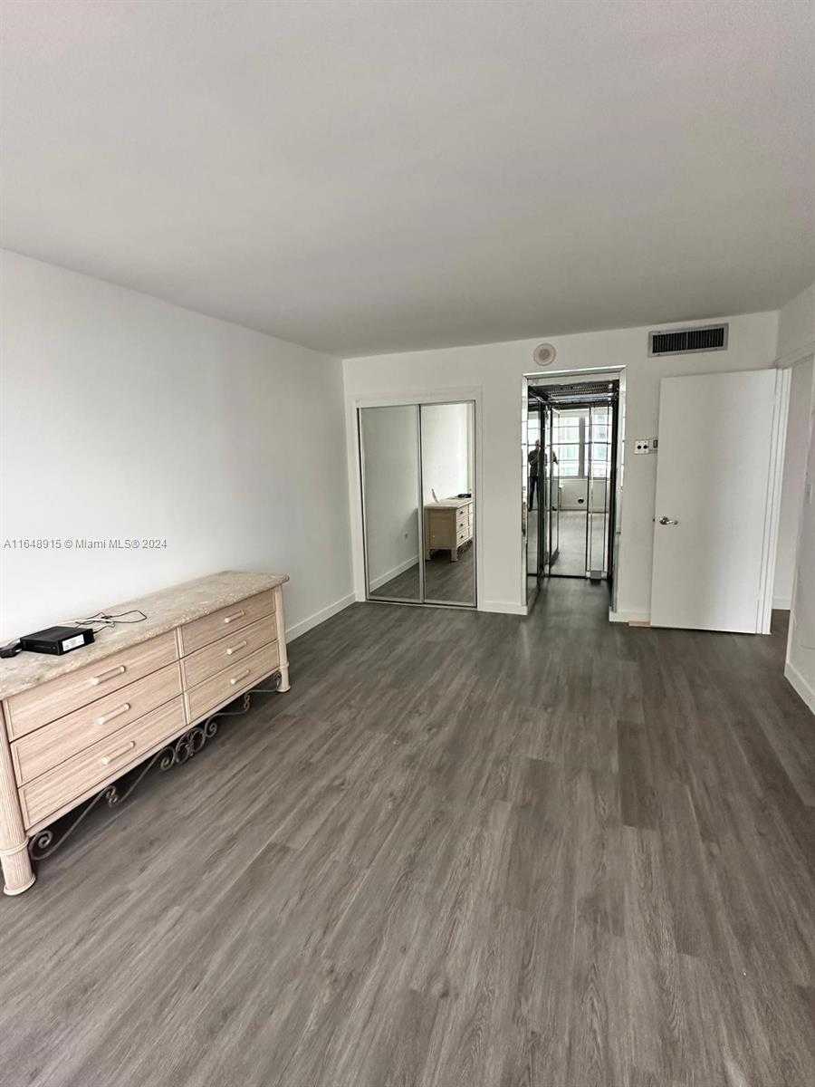 Small Image of 5555 COLLINS AVE #10B, Miami Beach Number 32