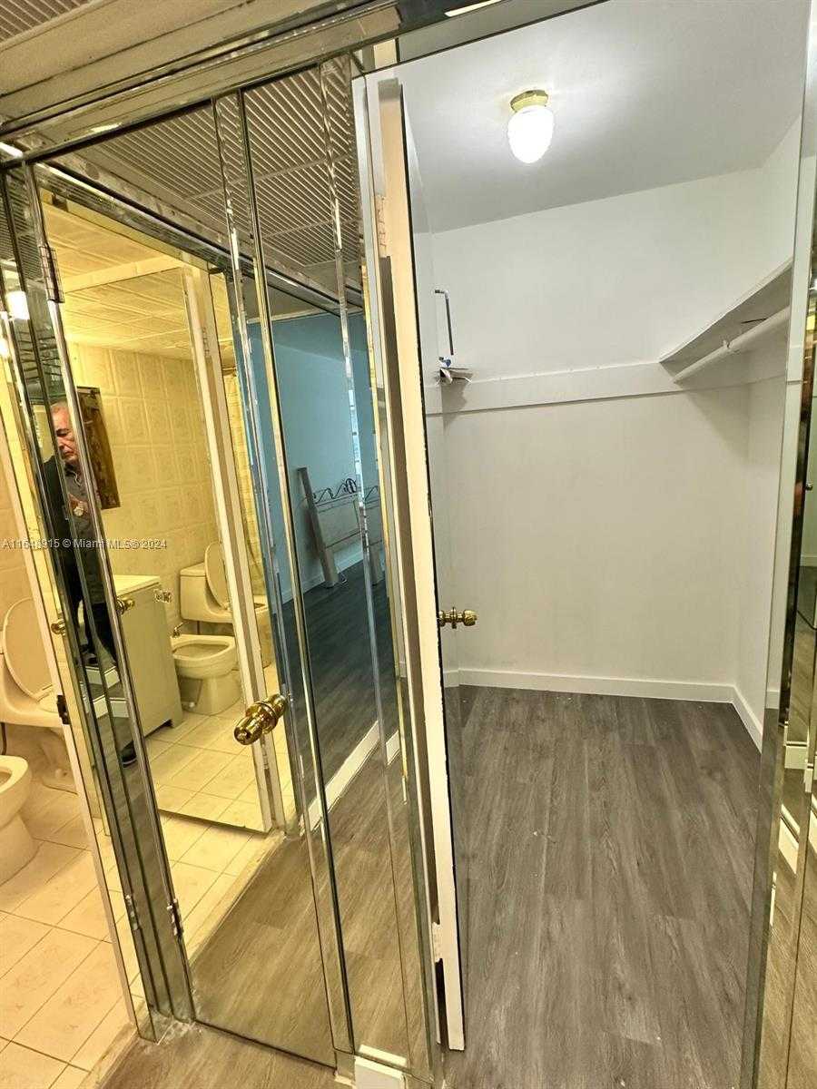 Small Image of 5555 COLLINS AVE #10B, Miami Beach Number 33