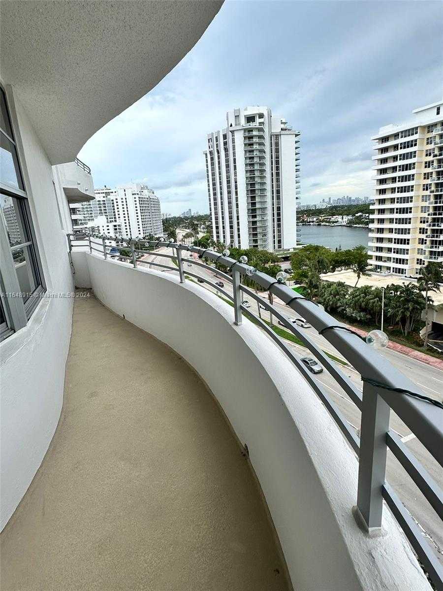 Small Image of 5555 COLLINS AVE #10B, Miami Beach Number 4