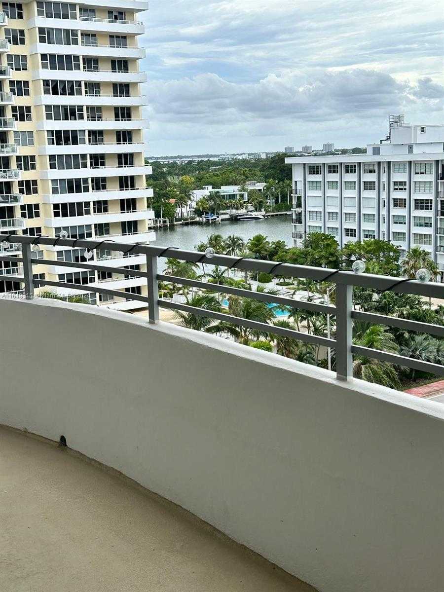 Small Image of 5555 COLLINS AVE #10B, Miami Beach Number 5