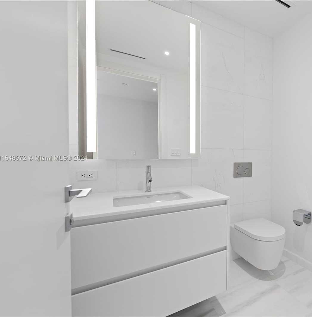 Small Image of 300 BISCAYNE BLVD WAY #4404, Miami Number 17