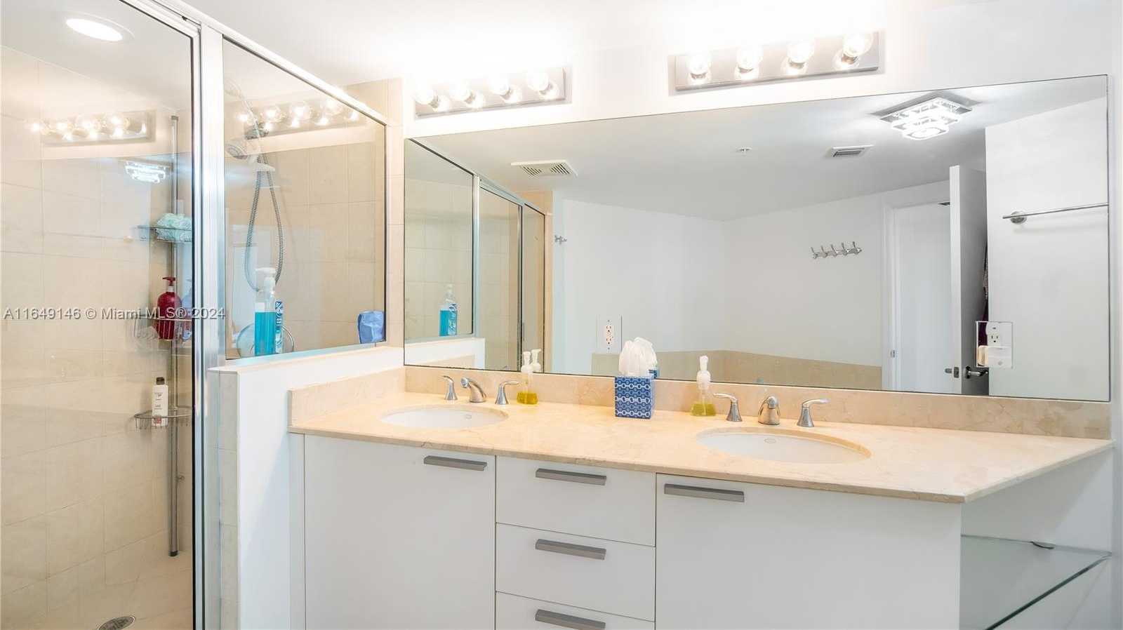 Small Image of 16699 Collins Ave, Sunny Isles Beach, FL 33160, USA Number 32