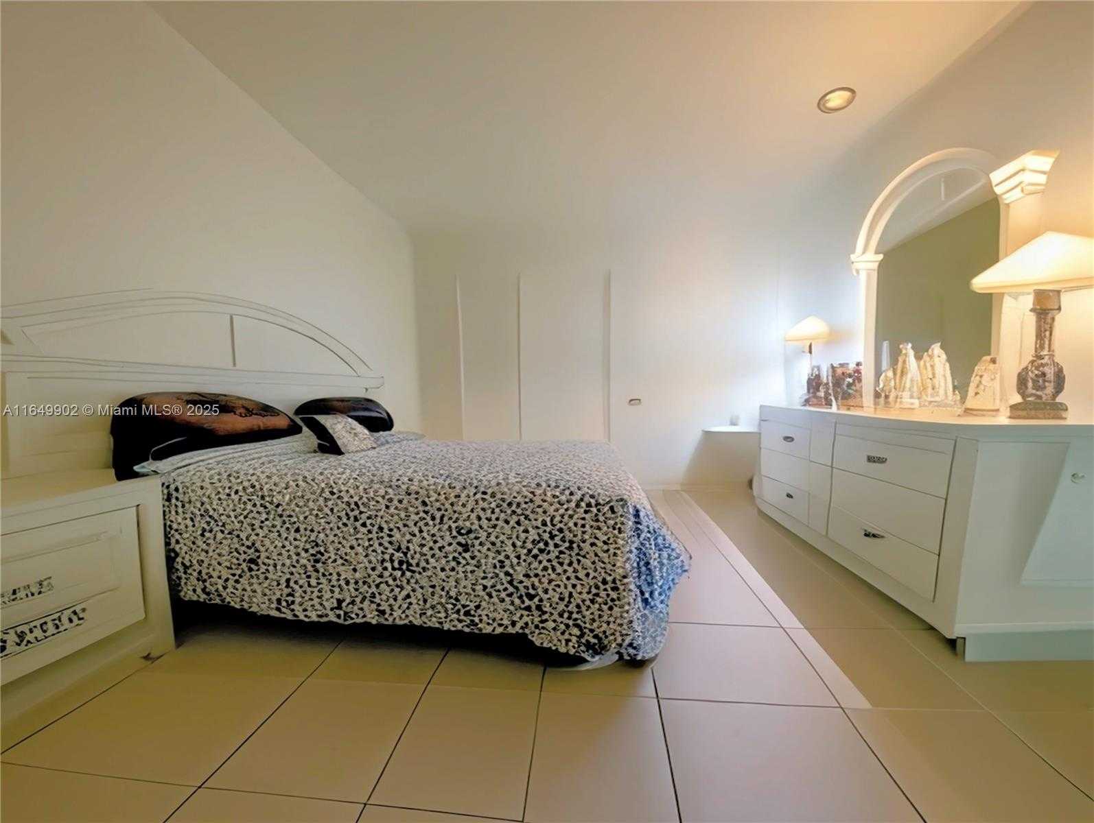 Small Image of 10185 COLLINS AVE #609, Bal Harbour Number 9