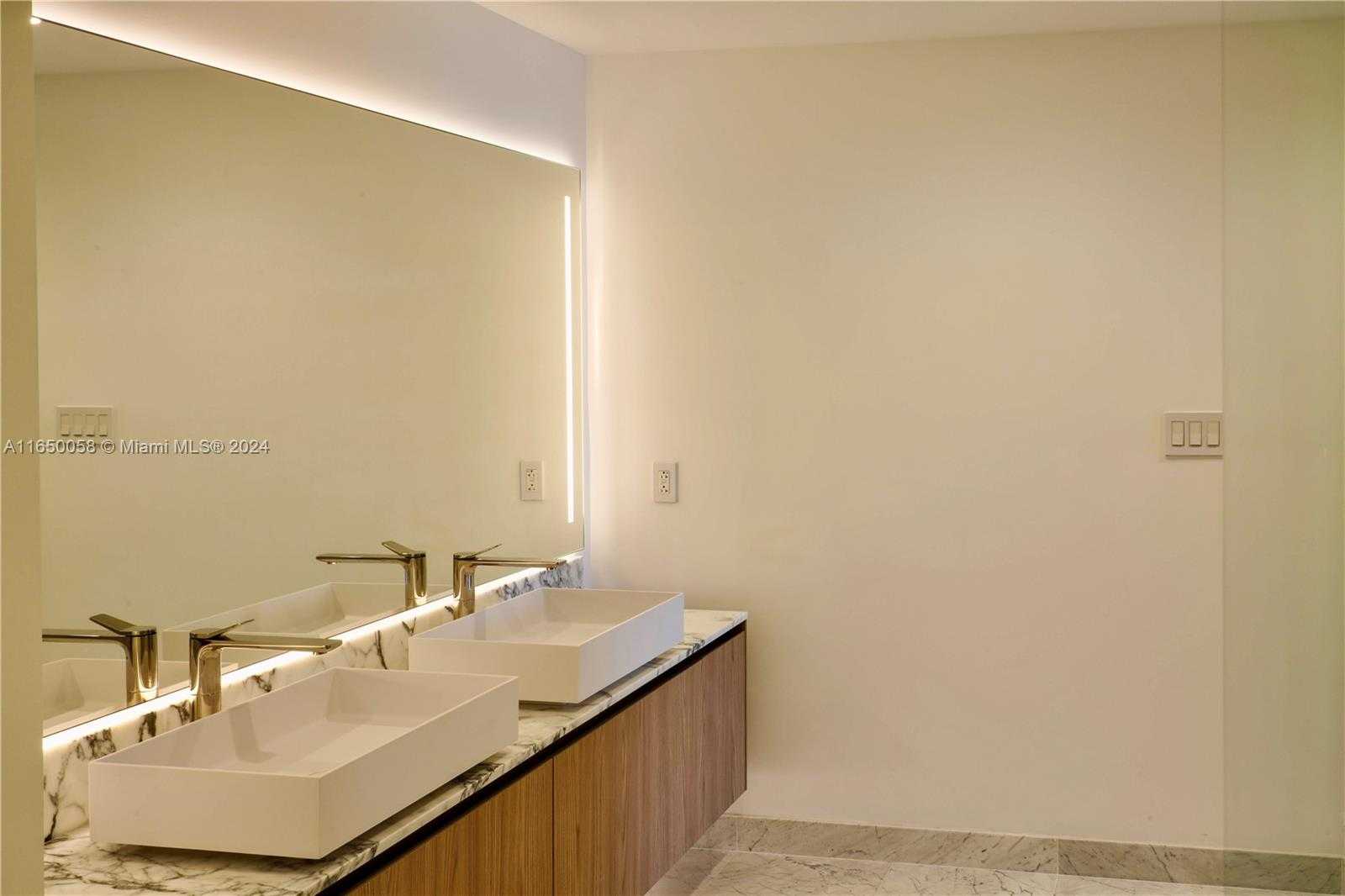 Small Image of 1135 103 ST #701, Bay Harbor Islands Number 14