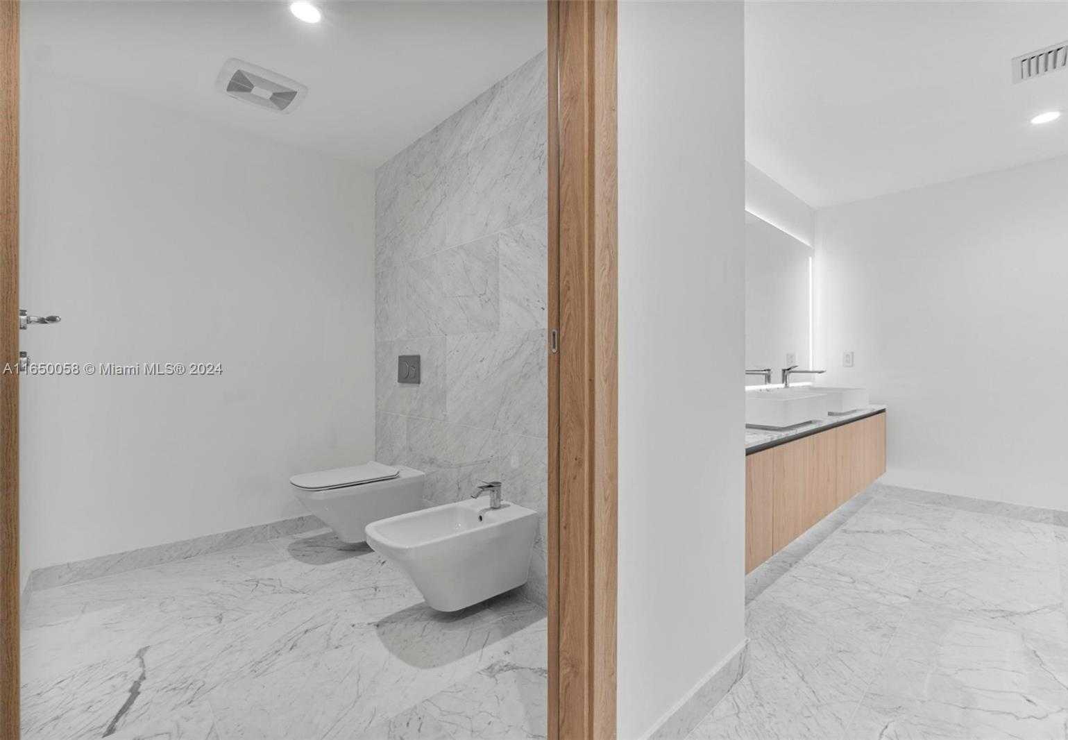 Small Image of 1135 103 ST #701, Bay Harbor Islands Number 29