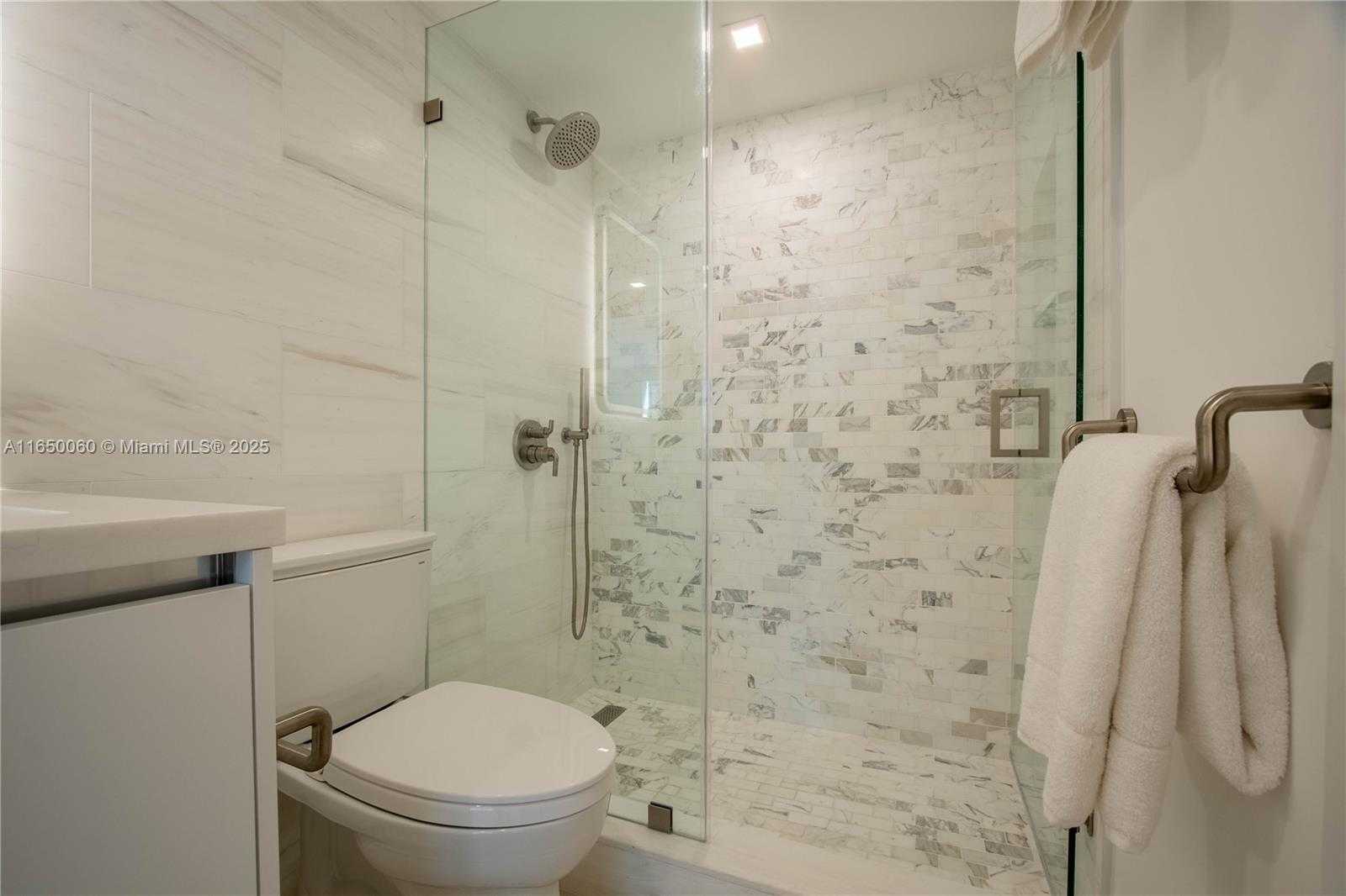 Small Image of 150 SUNRISE DR #4B, Key Biscayne Number 14
