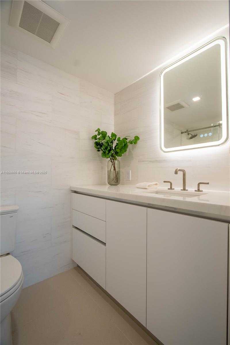 Small Image of 150 SUNRISE DR #4B, Key Biscayne Number 16