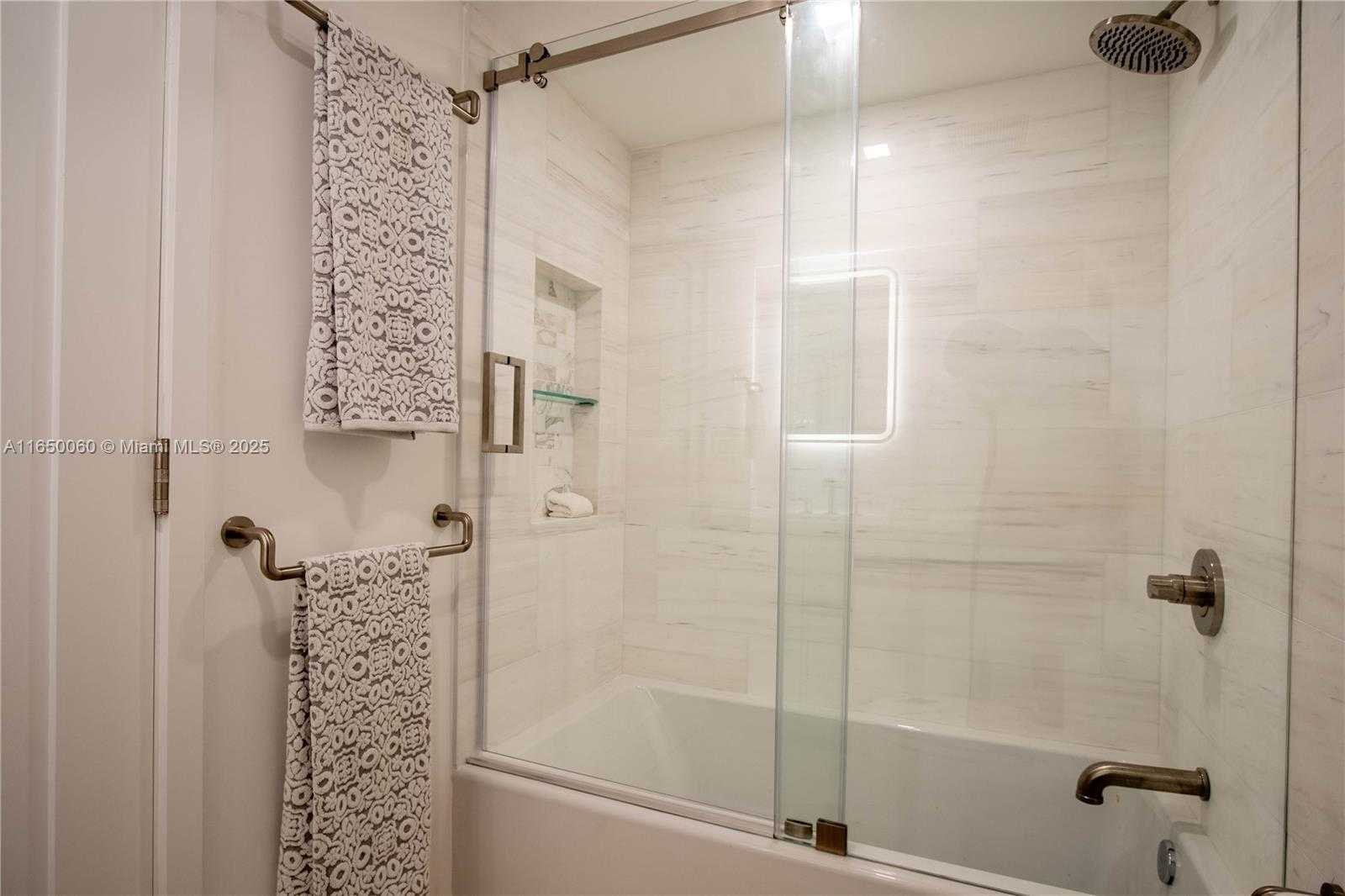 Small Image of 150 SUNRISE DR #4B, Key Biscayne Number 17