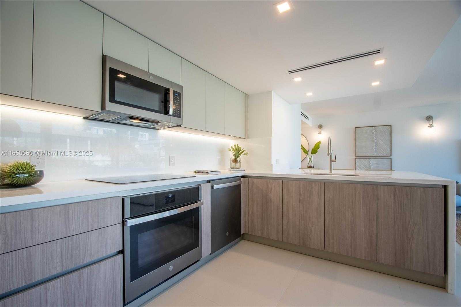 Small Image of 150 SUNRISE DR #4B, Key Biscayne Number 2