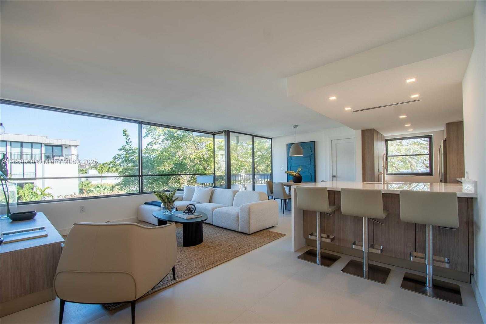 Small Image of 150 SUNRISE DR #4B, Key Biscayne Number 3