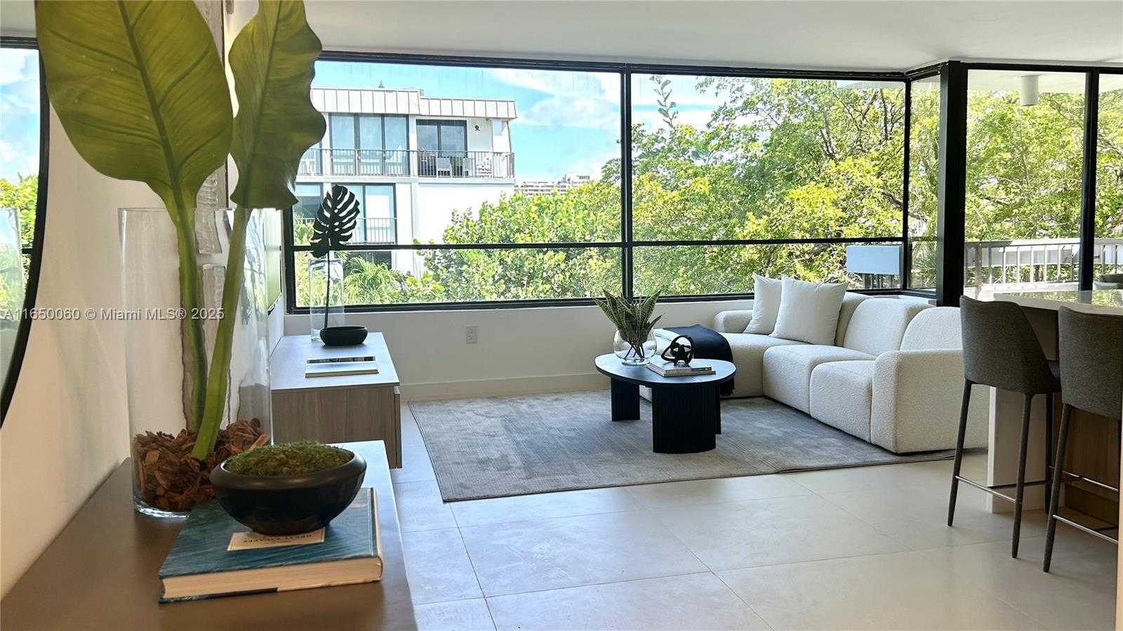 Small Image of 150 SUNRISE DR #4B, Key Biscayne Number 4