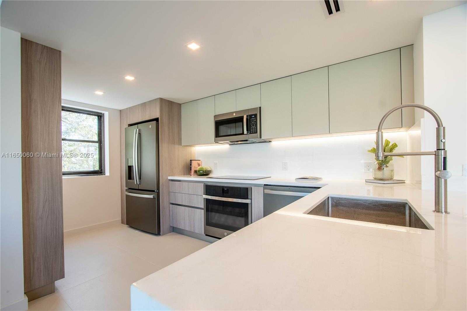 Small Image of 150 SUNRISE DR #4B, Key Biscayne Number 8