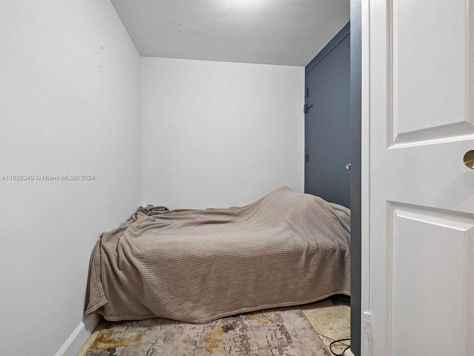 Small Image of 5401 COLLINS AVE #129, Miami Beach Number 11