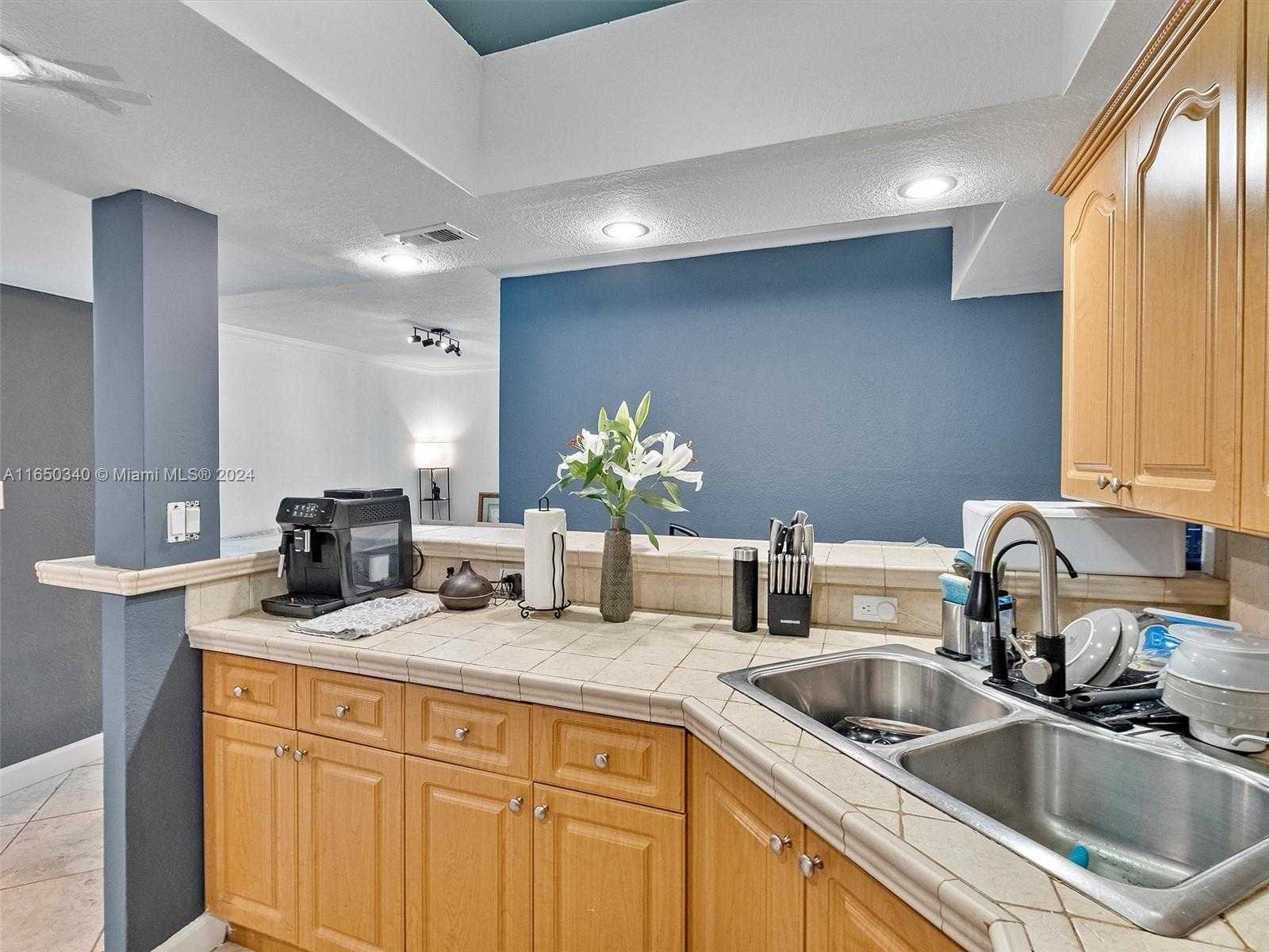 Small Image of 5401 COLLINS AVE #129, Miami Beach Number 5