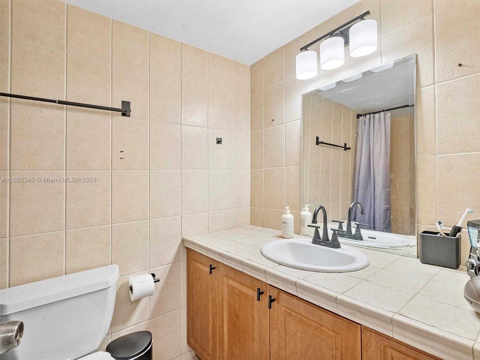 Small Image of 5401 COLLINS AVE #129, Miami Beach Number 9