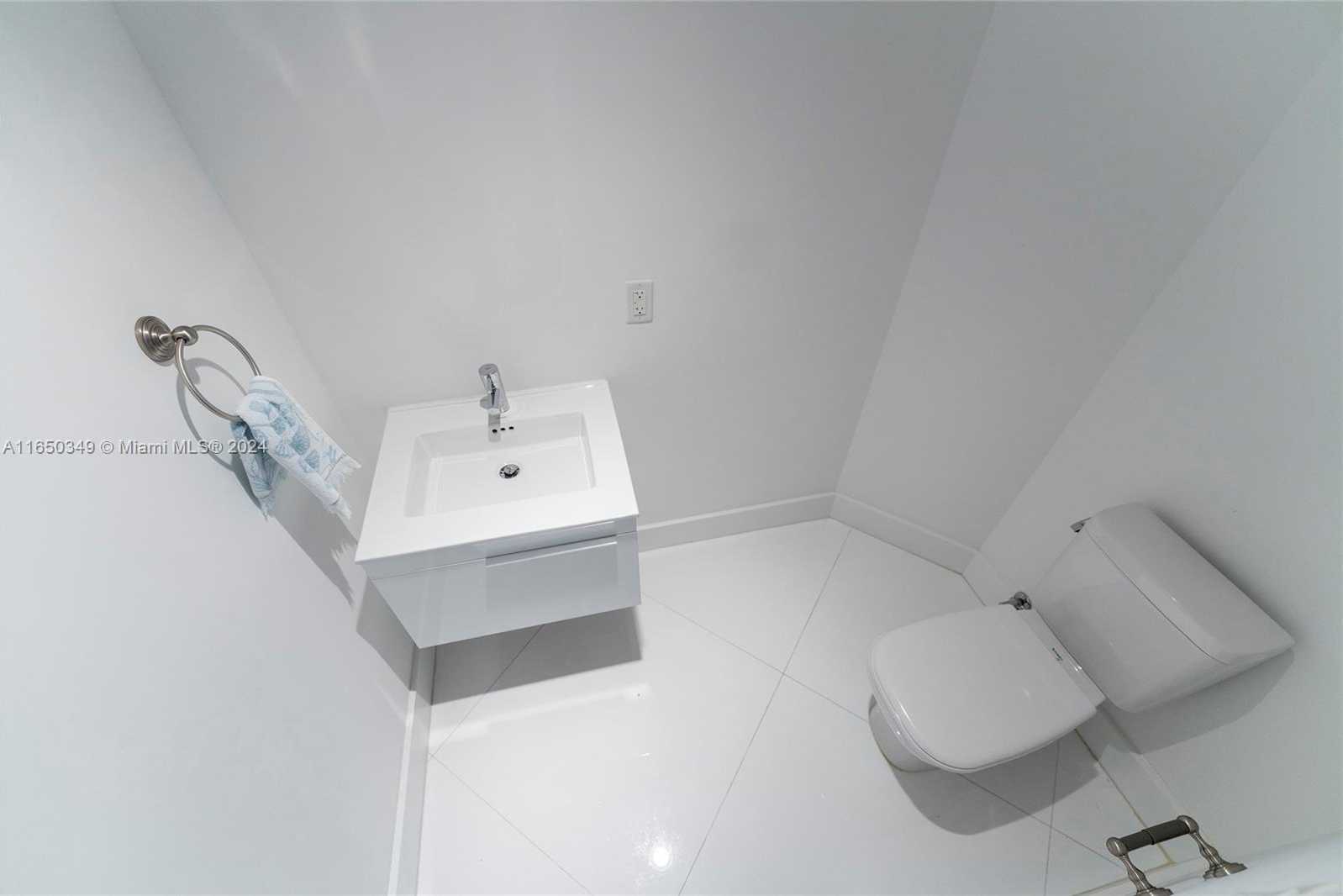 Small Image of 17111 BISCAYNE BLVD #2109, North Miami Beach Number 10