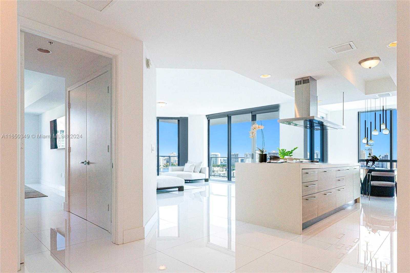 Small Image of 17111 BISCAYNE BLVD #2109, North Miami Beach Number 11