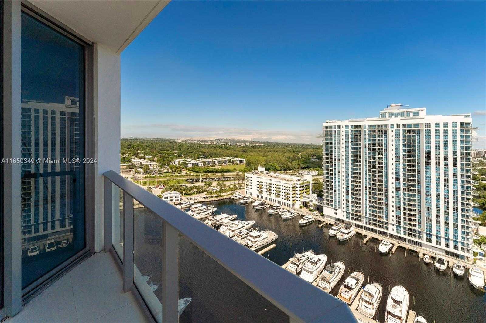 Small Image of 17111 BISCAYNE BLVD #2109, North Miami Beach Number 15