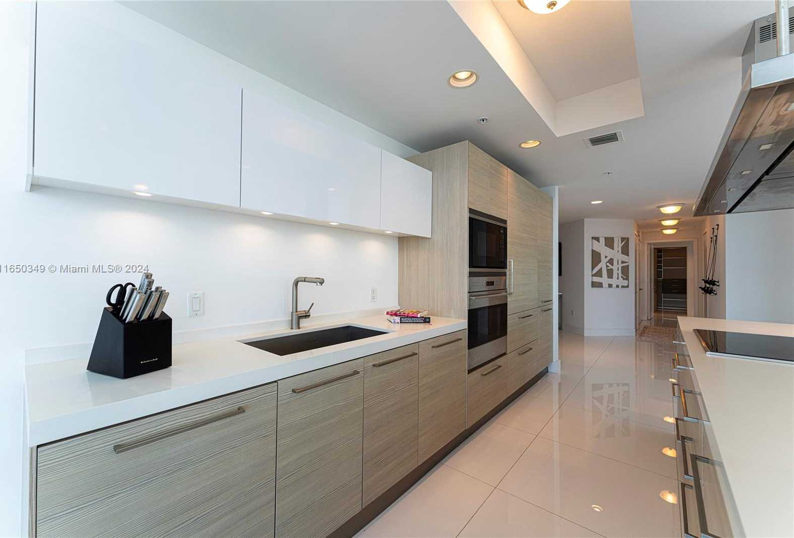Small Image of 17111 BISCAYNE BLVD #2109, North Miami Beach Number 18