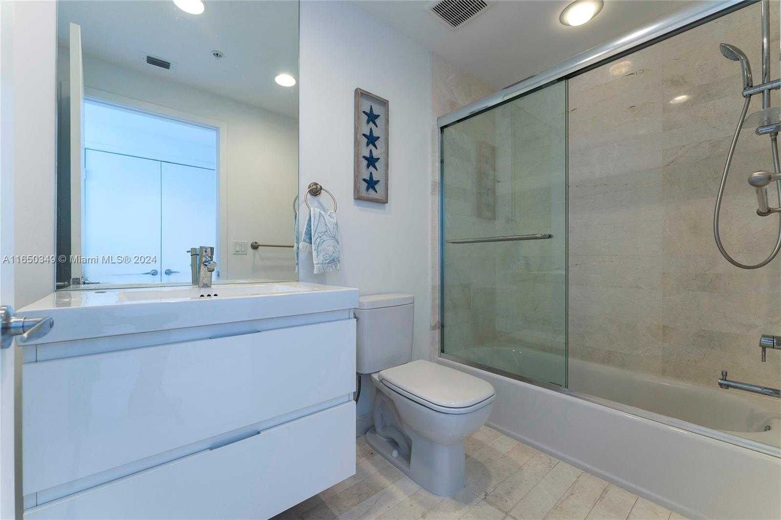 Small Image of 17111 BISCAYNE BLVD #2109, North Miami Beach Number 26