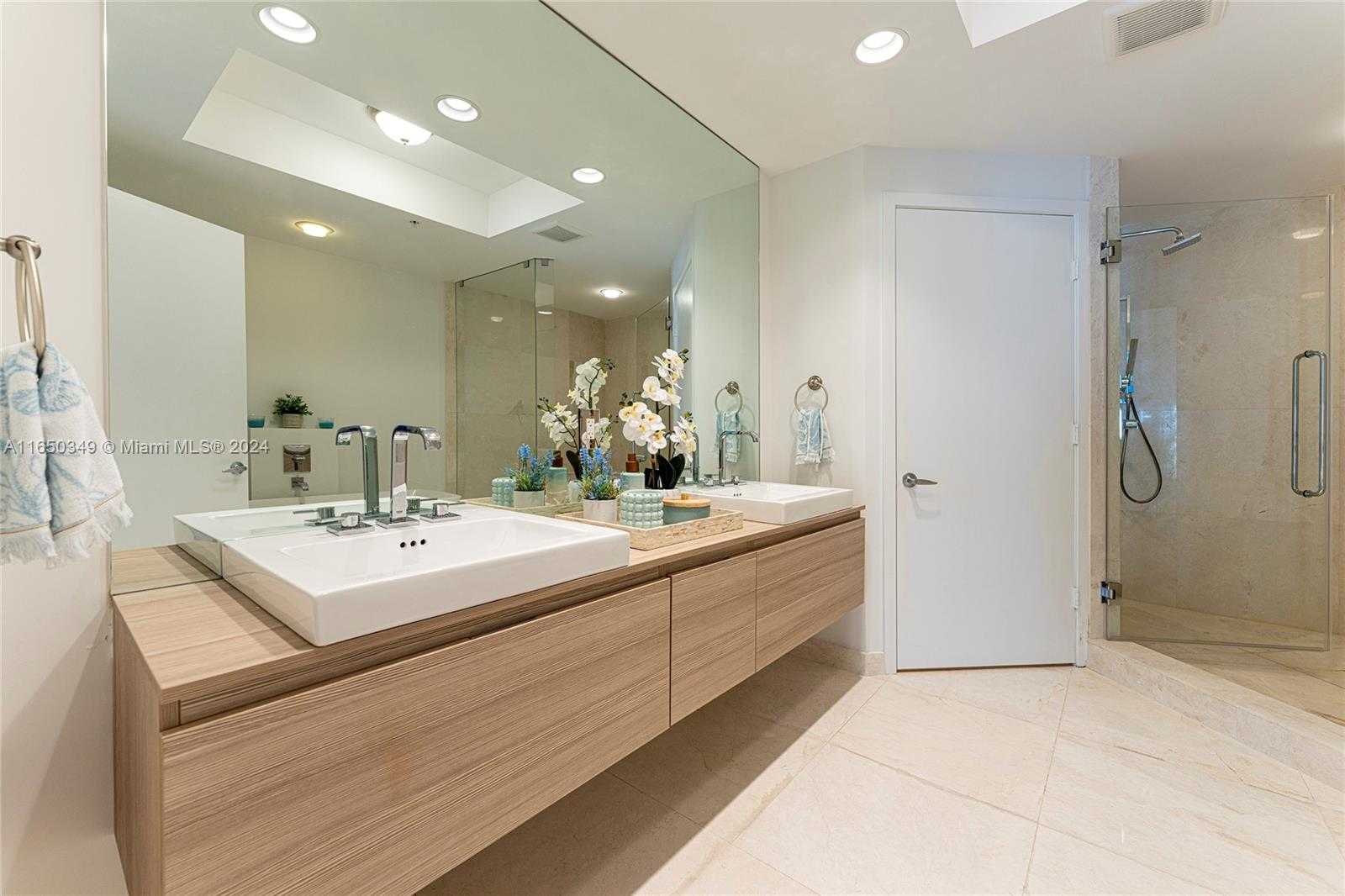 Small Image of 17111 BISCAYNE BLVD #2109, North Miami Beach Number 29