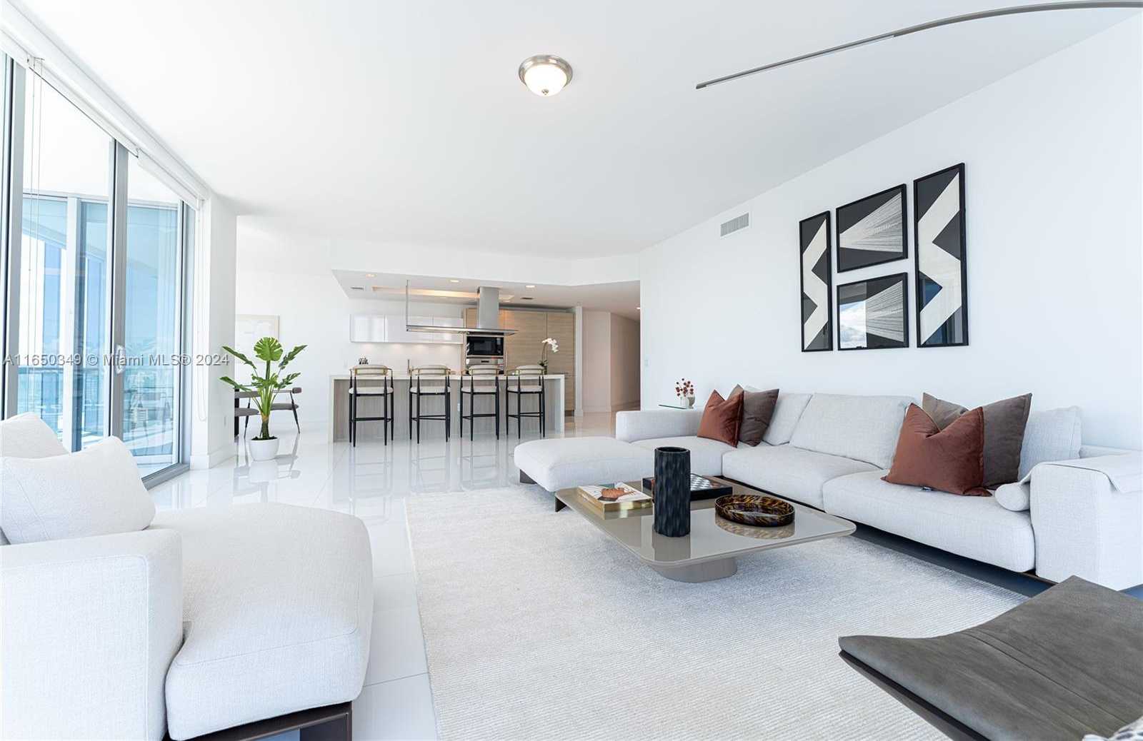 Small Image of 17111 BISCAYNE BLVD #2109, North Miami Beach Number 3