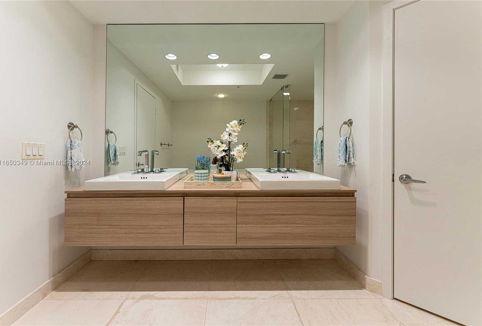 Small Image of 17111 BISCAYNE BLVD #2109, North Miami Beach Number 30