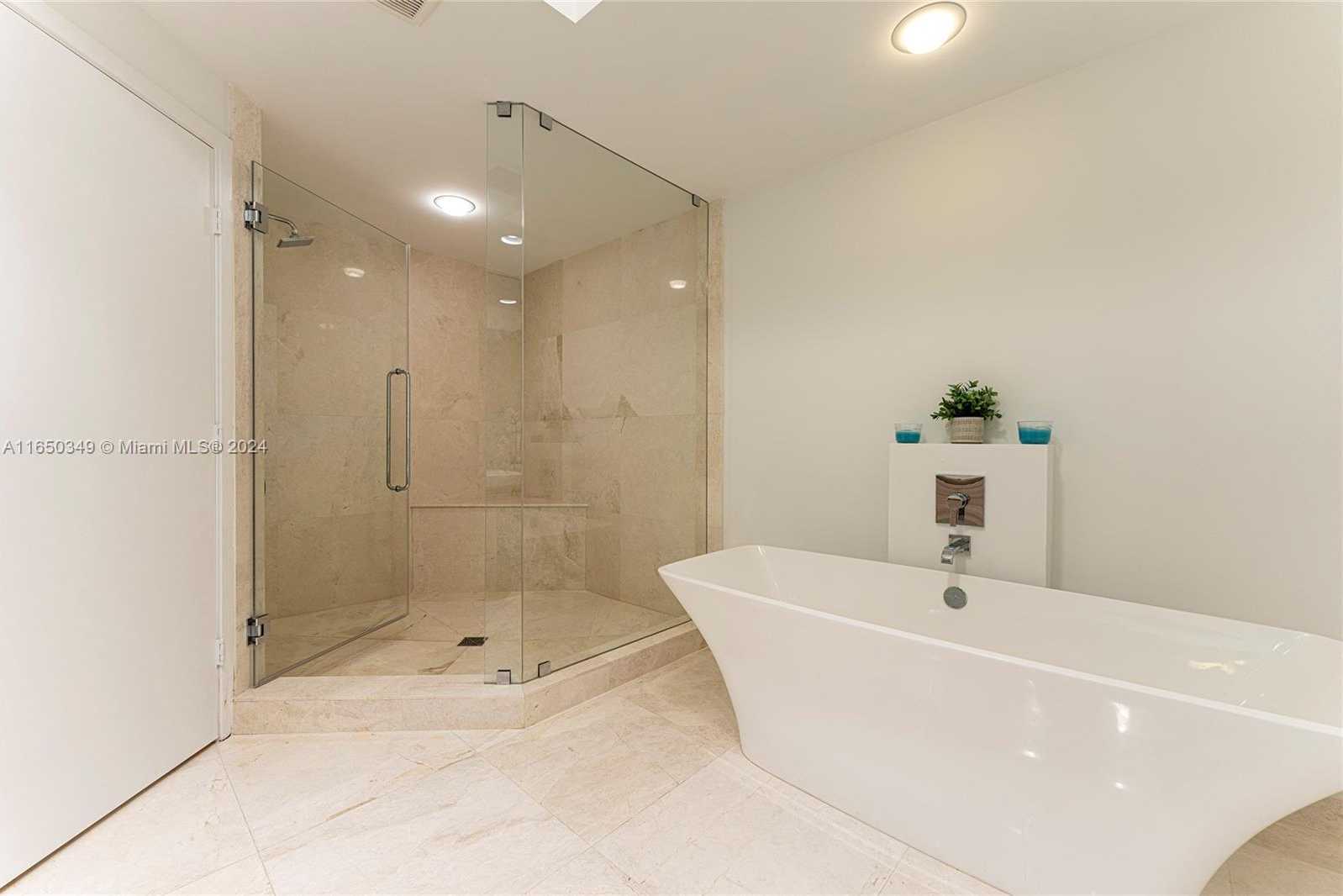 Small Image of 17111 BISCAYNE BLVD #2109, North Miami Beach Number 31