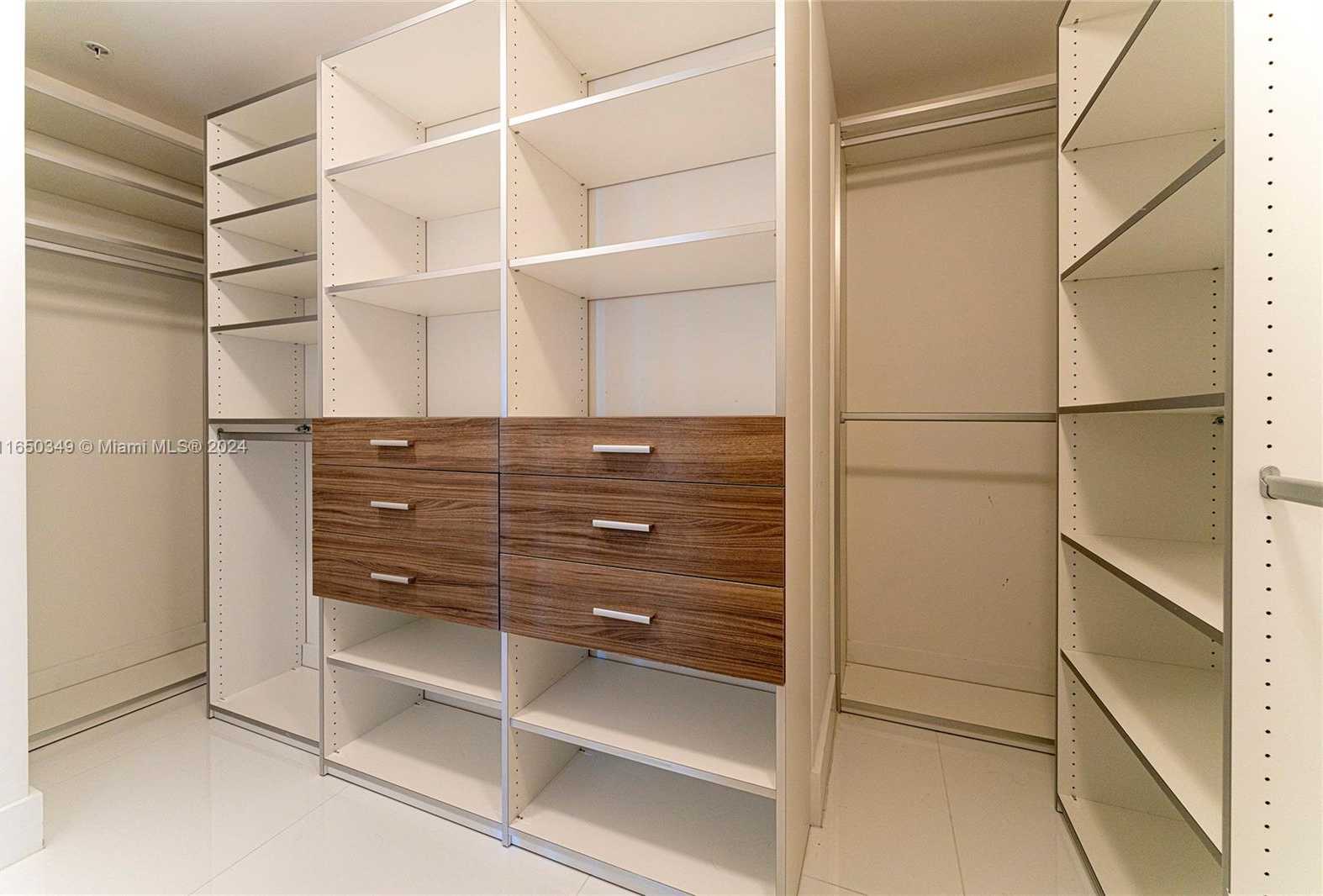Small Image of 17111 BISCAYNE BLVD #2109, North Miami Beach Number 32