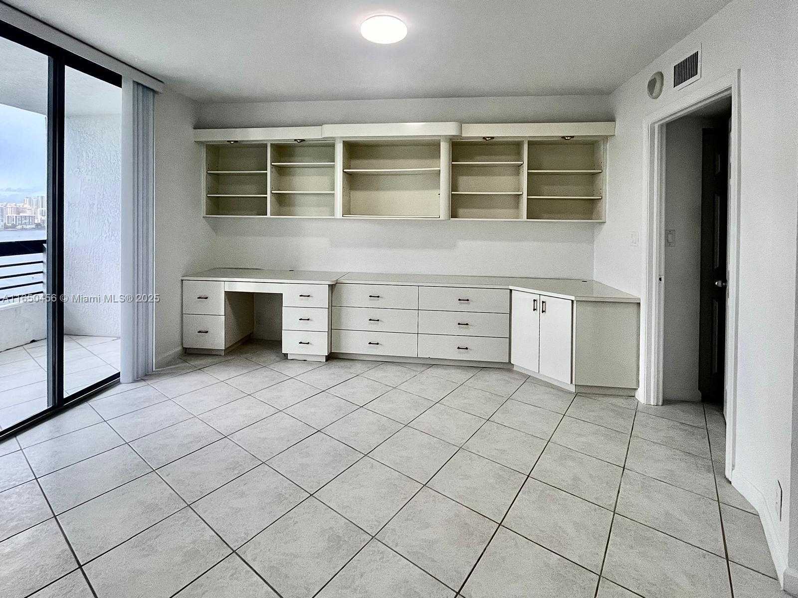 Small Image of 3530 MYSTIC POINTE DR #1711, Aventura Number 11