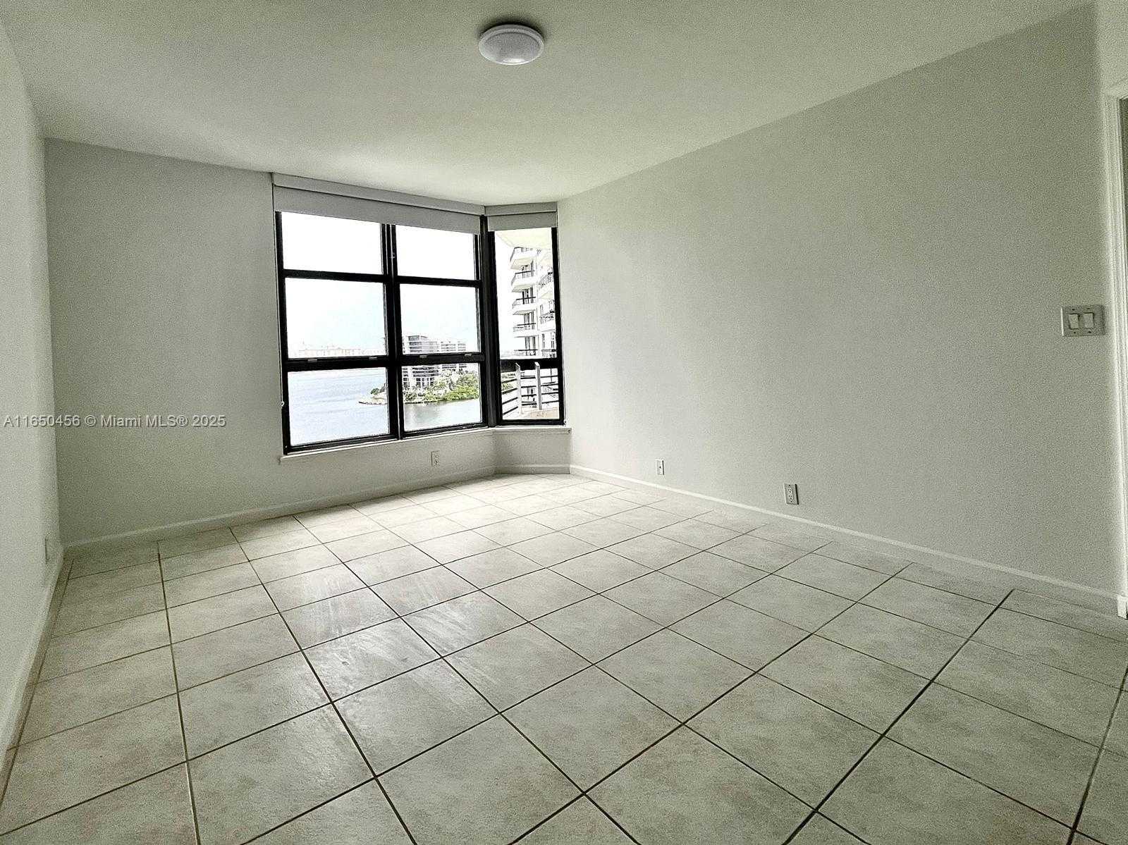 Small Image of 3530 MYSTIC POINTE DR #1711, Aventura Number 7