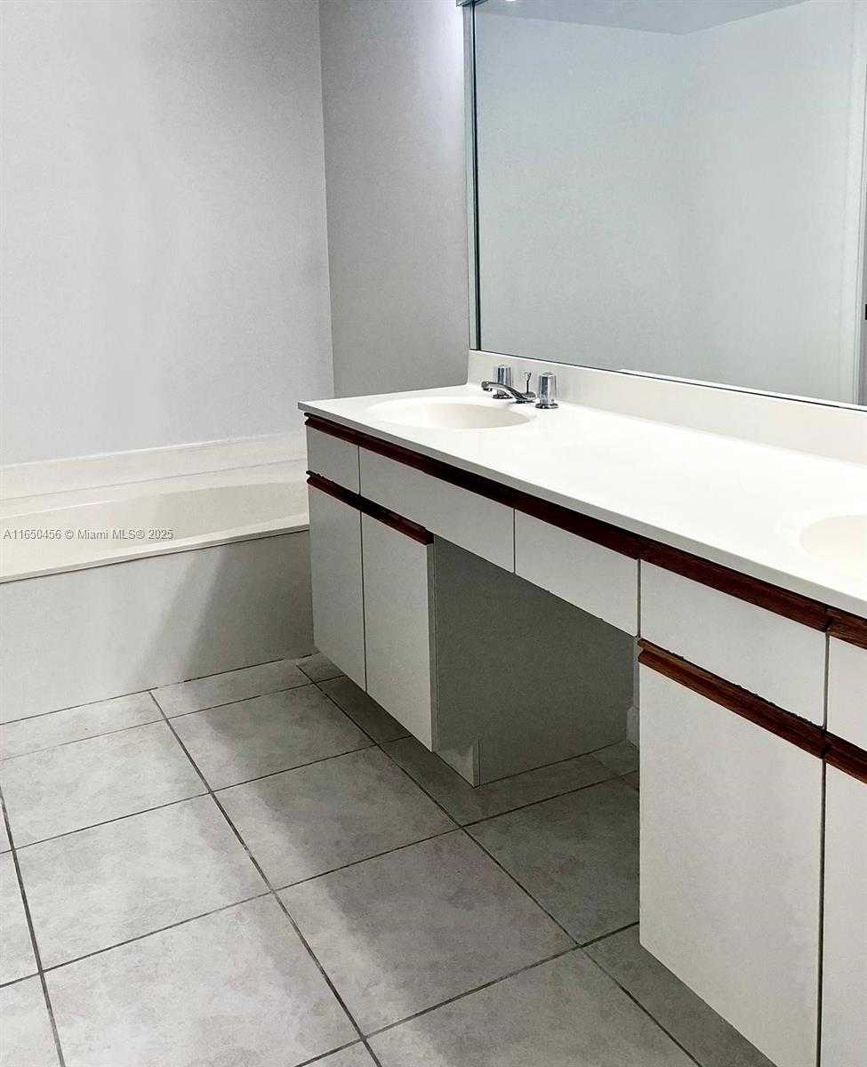 Small Image of 3530 MYSTIC POINTE DR #1711, Aventura Number 9
