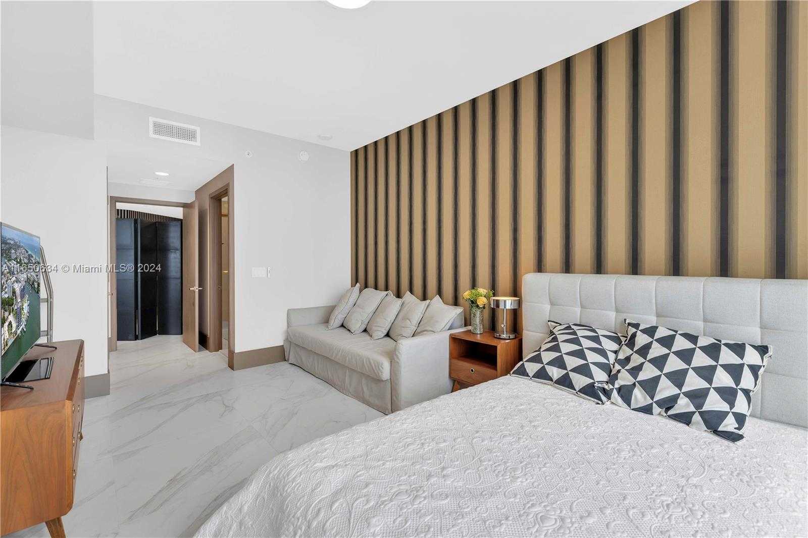 Small Image of 17111 BISCAYNE BLVD #1709, North Miami Beach Number 24